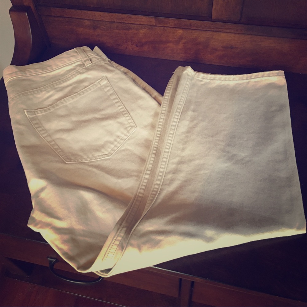 Gap Khaki Capri Pants 💲2 for $10 SALE💲